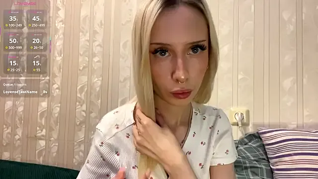 Twist_drip_blonde from StripChat is Freechat