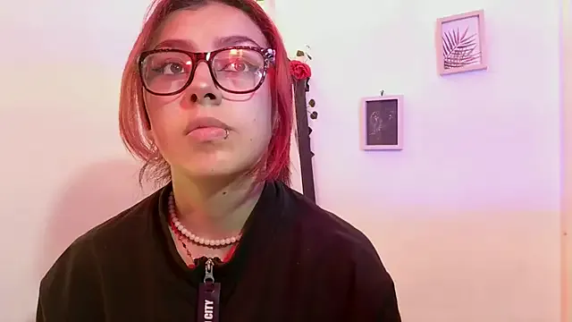 vaiolet_johansson from StripChat is Freechat