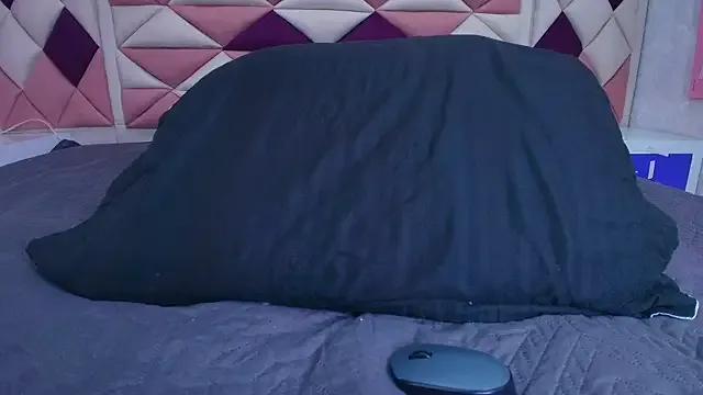 valecastro_ from StripChat is Freechat