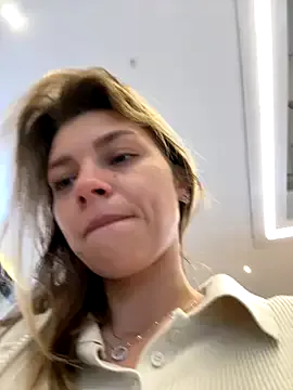 ValenciaShock from StripChat