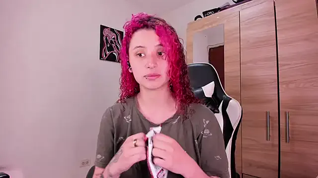 Girls: try live performances with matured performers, from dancing to quirks, in a variety of beautiful sex cams.