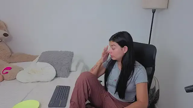 Girls: try live performances with matured performers, from dancing to quirks, in a variety of beautiful sex cams.