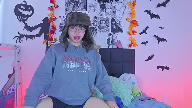 Girls: try live performances with matured performers, from dancing to quirks, in a variety of beautiful sex cams.