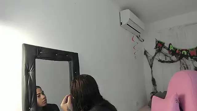 Girls: try live performances with matured performers, from dancing to quirks, in a variety of beautiful sex cams.