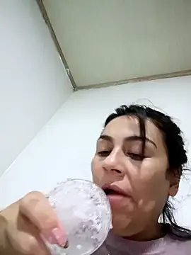 vanessa-titisM from StripChat is Freechat