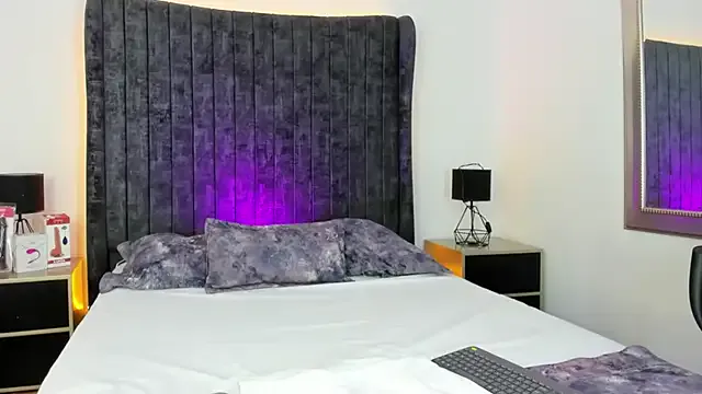 VanessaParis__ from StripChat is Freechat