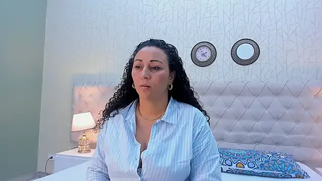 VaniaRose from StripChat is Freechat