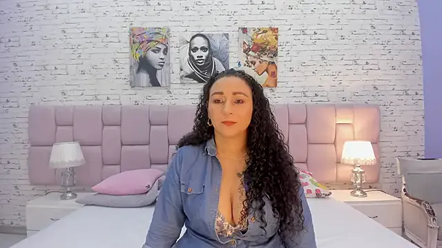 VaniaRose from StripChat is Freechat