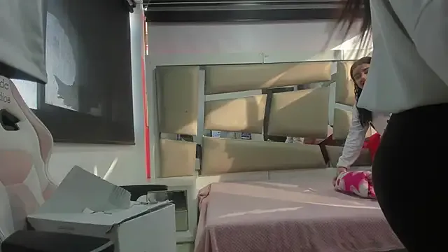 Vany_and_juliana from StripChat is Freechat