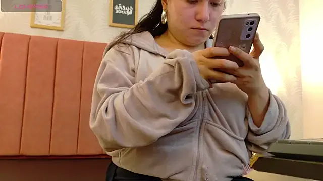 Velvet_lux from StripChat is Freechat