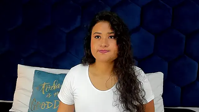 VELVETHUNTER_VC from StripChat is Freechat