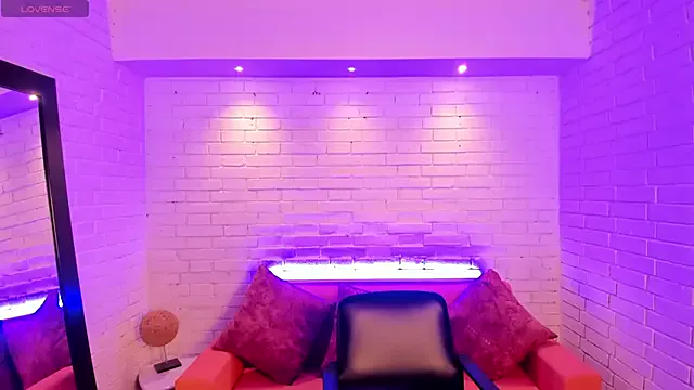 VenusCooper from StripChat is Freechat