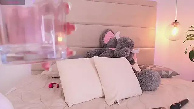 VENUSMOON777 from StripChat is Freechat