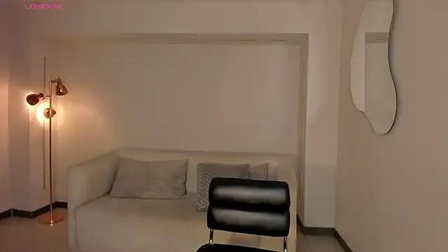 VeronicaBlue from StripChat is Freechat