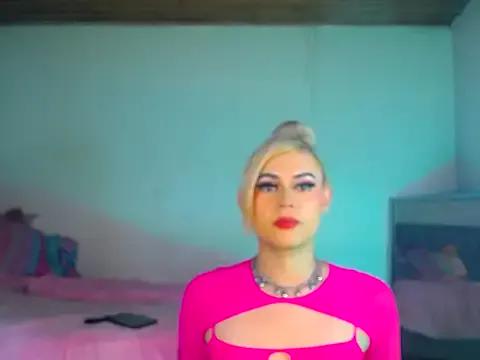 VeryHotGill from StripChat is Freechat