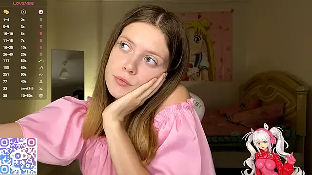 VibeQueenLucy from StripChat is Freechat