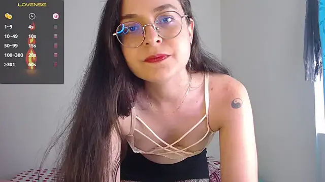 Vicky_cristinax from StripChat is Freechat