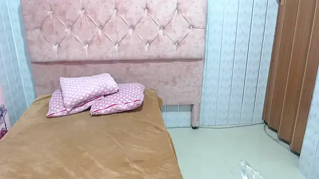 Victoria_Alvarez from StripChat is Freechat