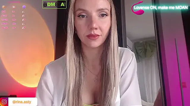 victoria_brighton from StripChat is Freechat