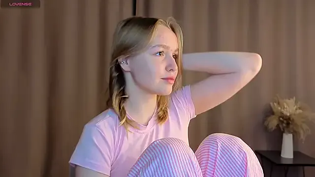 Girls: try live performances with matured performers, from dancing to quirks, in a variety of beautiful sex cams.