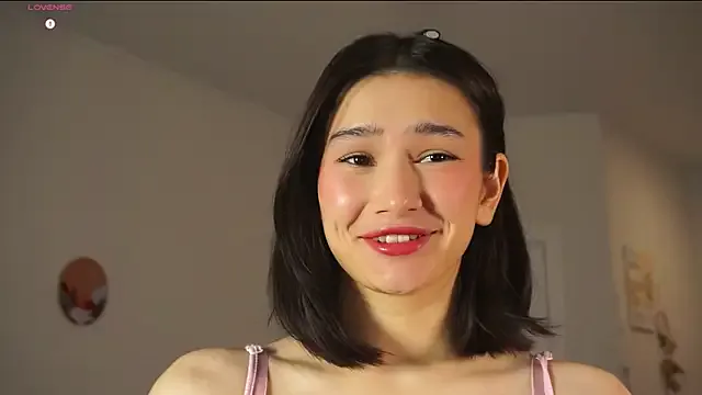 ViolaVow from StripChat is Freechat