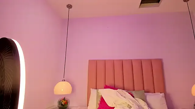 VioletaShine from StripChat is Freechat