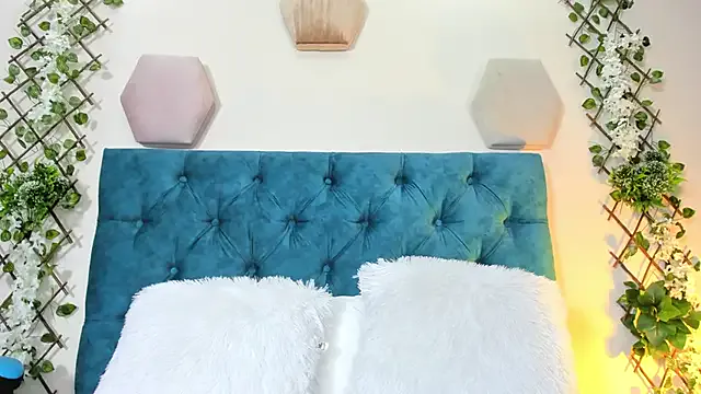 violett__rousee from StripChat is Freechat