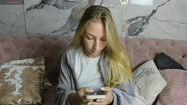Virgin_Mind from StripChat is Freechat