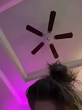 Vivian_MayXxX from StripChat is Freechat