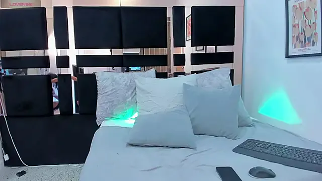 Girls: try live performances with matured performers, from dancing to quirks, in a variety of beautiful sex cams.