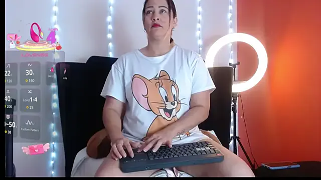 Girls: try live performances with matured performers, from dancing to quirks, in a variety of beautiful sex cams.