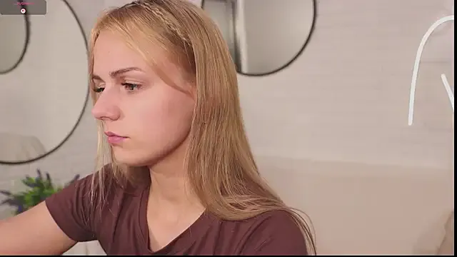 Wendy_D0ll from StripChat