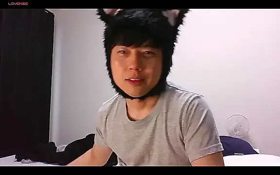 whitebriefboy from StripChat is Freechat