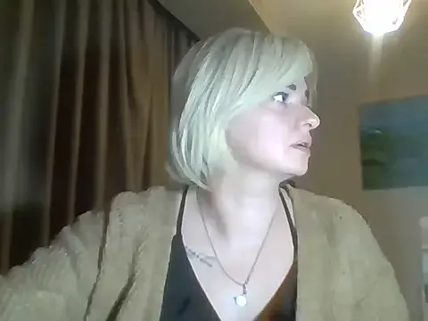 Wymini from StripChat is Freechat