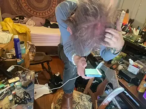 Girls: try live performances with matured performers, from dancing to quirks, in a variety of beautiful sex cams.