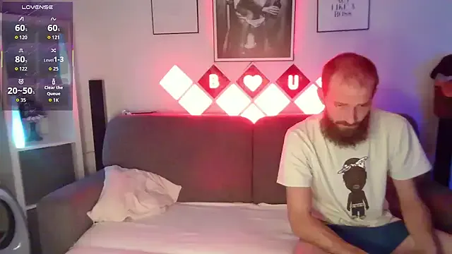 XBellaXundXUweX from StripChat is Freechat