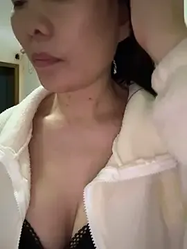 Xiiuuff18 from StripChat