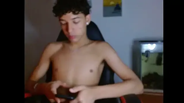 Xtremeplay_18 from StripChat is Freechat