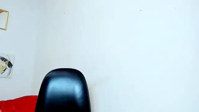 yasmin_goldenst from StripChat is Freechat