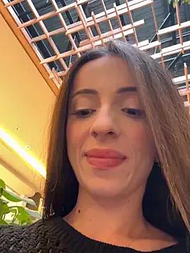 Yesmoree from StripChat is Freechat