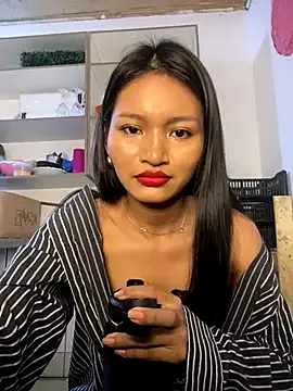 Yhana_ from StripChat is Freechat