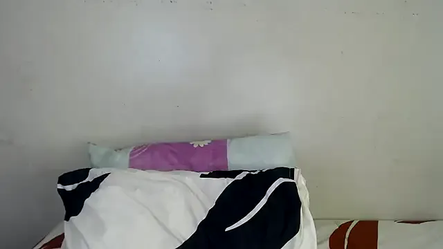 Yolaqueen04 from StripChat is Freechat