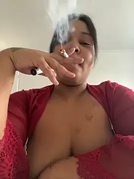 yourfavlightskinn from StripChat is Freechat