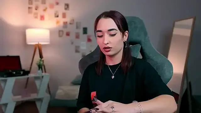 yourfitoviolett from StripChat is Freechat