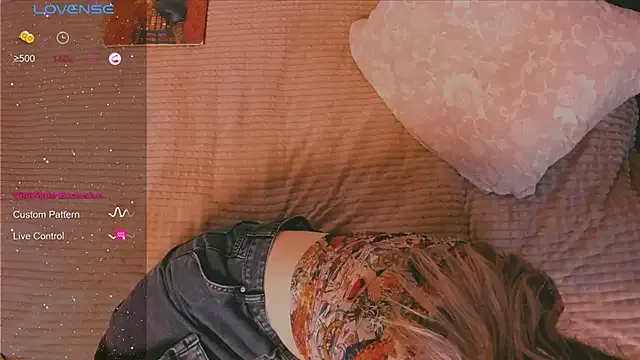 yoursugarbabe from StripChat is Freechat