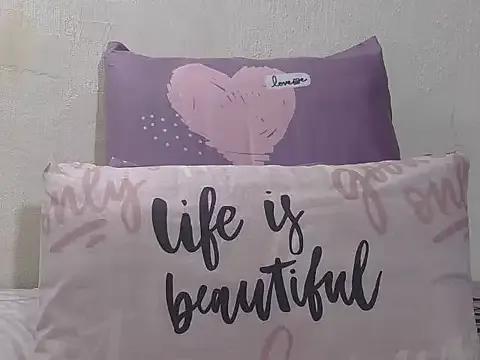 YummyDoll25 from StripChat