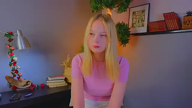 YungLyssy from StripChat is Freechat