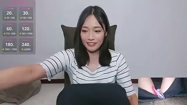 Yuu-chan_ from StripChat