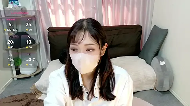 Yuu-chan_ from StripChat