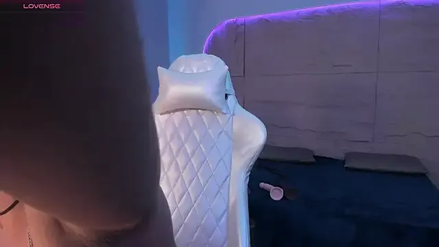 ZahaRose from StripChat